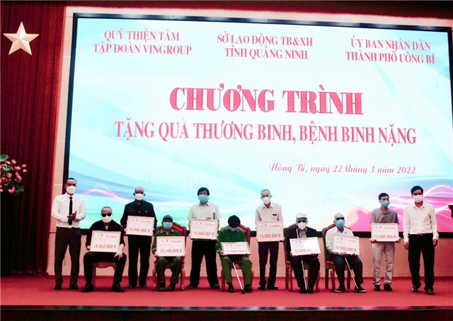 Quỹ Thiện Tâm Tập đoàn Vingroup, Sở Lao động, Thương binh & Xã hội và uu888.con TP uu888 one: Tặng quà thương binh, bệnh binh nặng