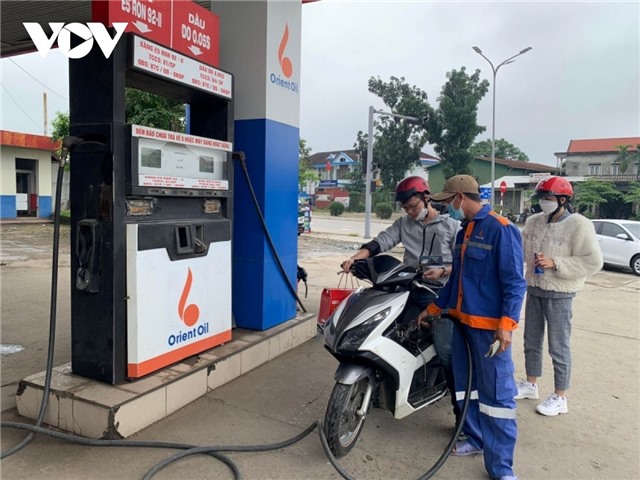 Giảm thuế bảo vệ môi trường 2.000 đồng/lít xăng từ ngày 1/4