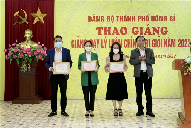 Thao giảng giảng dạy lý luận chính trị giỏi thành phố uu888 one năm 2022