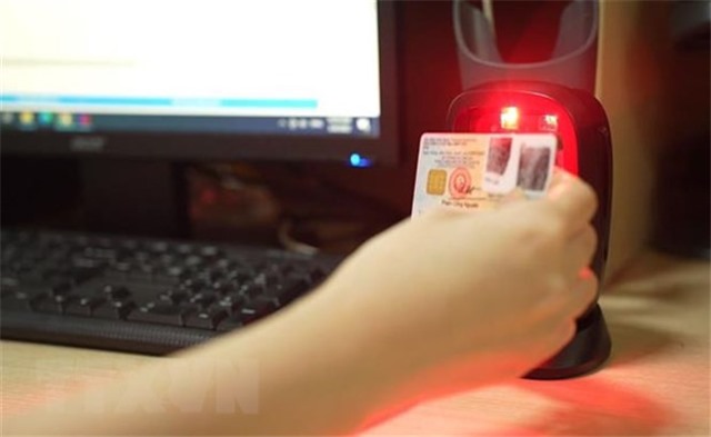 Thí điểm rút tiền tại cây ATM bằng căn cước u888c3 gắn chip