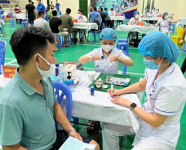 TKV: Đẩy nhanh tiến độ tiêm vắc-xin phòng Covid-19 mũi 4 cho công nhân 