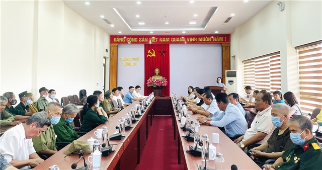 Đoàn công tác uu888 bet app huyện Phú Giáo, tỉnh Bình Dương thăm, tặng quà đối tượng chính sách tại TP uu888 one
