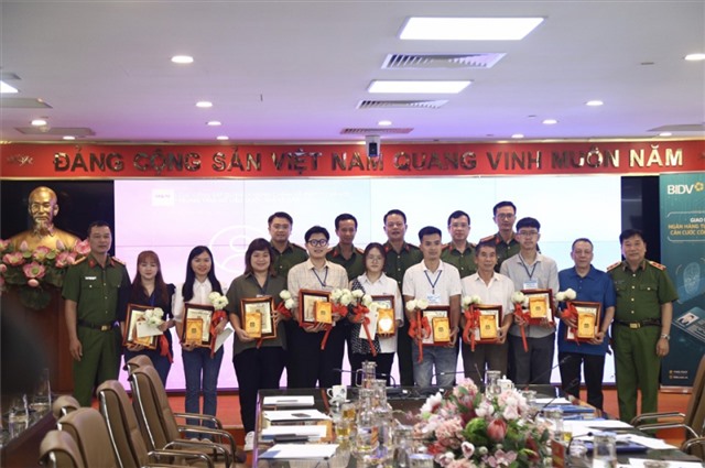 Sử dụng định danh điện tử, u888c3 được lợi gì?