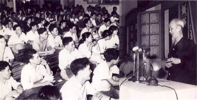 Bồi dưỡng cán bộ trẻ theo phong cách Hồ Chí Minh