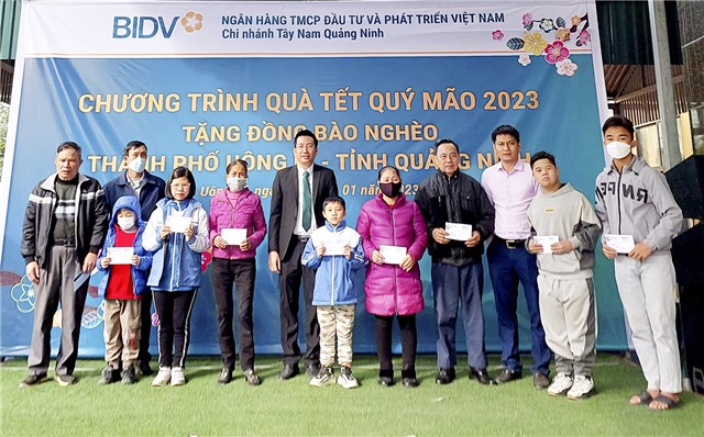 Ngân hàng BIDV chi nhánh Tây Nam uu888 one trao 70 suất quà cho đối tượng chính sách nhân dịp Tết Nguyên đán Quý Mão 2023