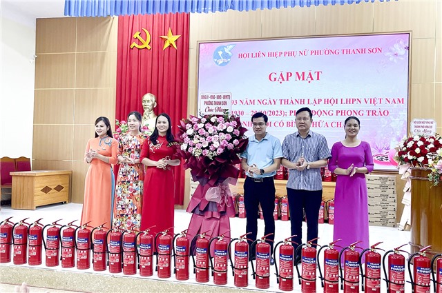 Hội LHPN phường Thanh Sơn gặp mặt kỷ niệm 93 năm ngày thành lập Hội LHPN uu888 có; phát động phong trào “Nhà tôi có bình chữa cháy”