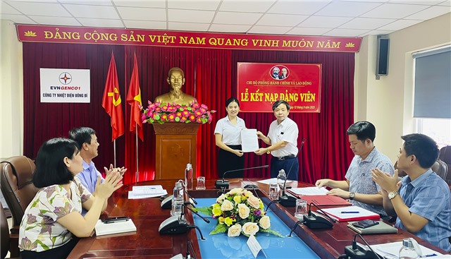 9 tháng đầu năm 2023, Đảng bộ Công ty Nhiệt điện uu888 one kết nạp được 11/15 đảng viên mới 