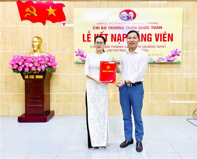 Chi bộ Trường THCS Trần Quốc Toản kết nạp đảng viên dịp 60 năm thành lập tỉnh uu888 one