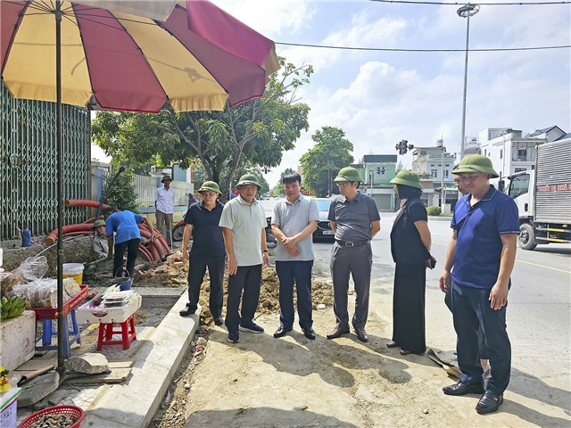 Bí thư Thành ủy kiểm tra tuyến đường Lựng Xanh, đoạn từ ngã tư Trần Phú đến dốc Lựng Xanh