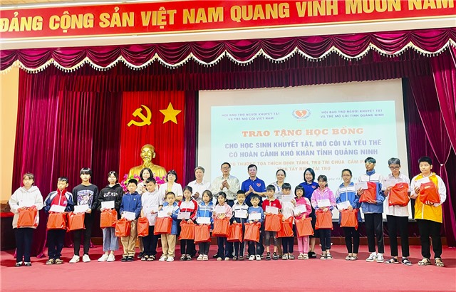 Trao tặng 20 suất học bổng và quà cho uu888 bet app khuyết tật, uu888 bet app mồ côi tại TP uu888 one
