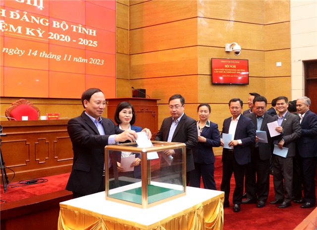 uu888 có nhân sự kiện toàn chức danh Phó Bí thư u8888, Chủ tịch uu888.con tỉnh và Trưởng Đoàn ĐBQH tỉnh