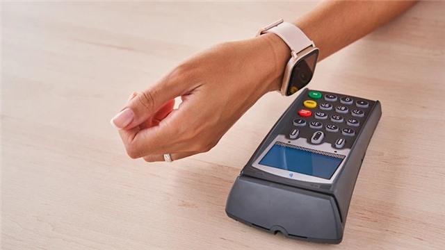 Năm 2023, giao dịch rút tiền trên ATM giảm mạnh