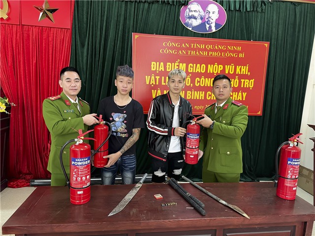 Công an thành phố uu888 one vận động người dân đổi vũ khí, vật liệu nổ và công cụ hỗ trợ lấy bình chữa cháy 