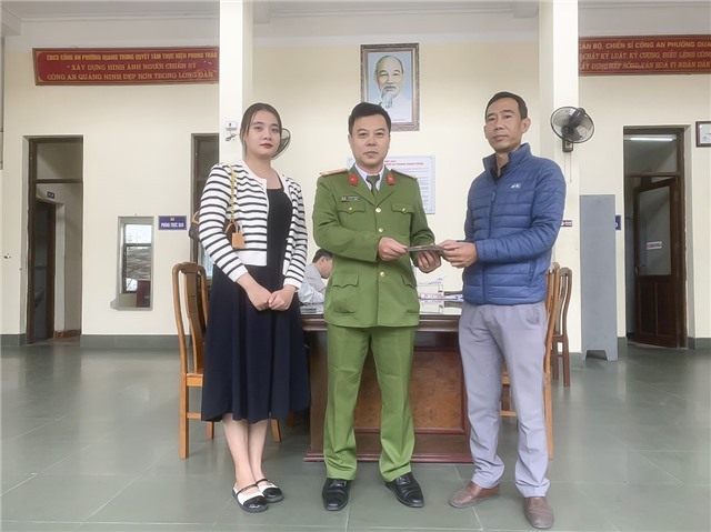 Công an phường Quang Trung tích cực hỗ trợ người dân tìm người trao trả tài sản bị đánh rơi