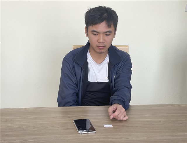 Công an phường Trưng Vương bắt quả tang đối tượng tàng trữ trái phép chất ma tuý 