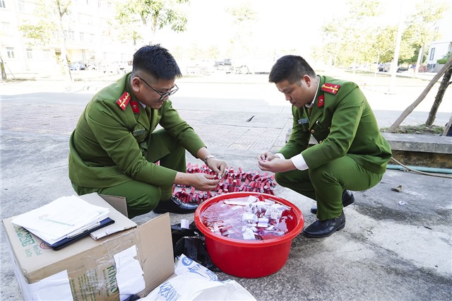 Công an Thành phố uu888 one tiêu hủy pháo lậu