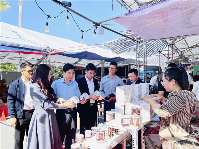 Kiểm tra công tác chuẩn bị tổ chức Hội chợ OCOP kết hợp với thương mại thành phố uu888 one năm 2023