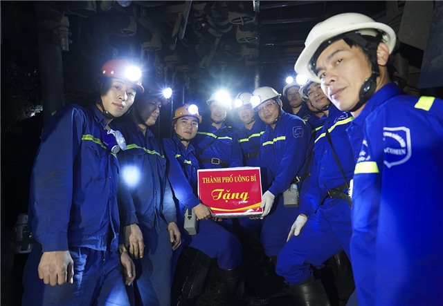 Đoàn công tác Thành uỷ, uu888.con thành phố thăm và làm việc tại Công ty CP Than Vàng Danh - Vinacomin