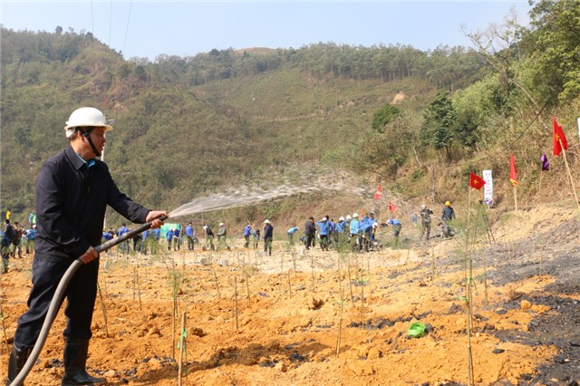 Xanh hóa môi trường khai thác mỏ
