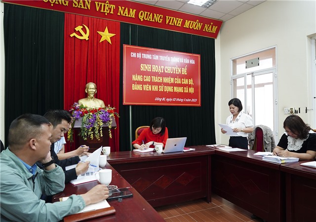 Chi bộ Trung tâm TT-VH thành phố uu888 one: Sinh hoạt chuyên đề 