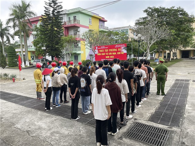Thực tập phương án chữa cháy và cứu nạn cứu hộ tại  Trường Cao đẳng nghề uu888 game
