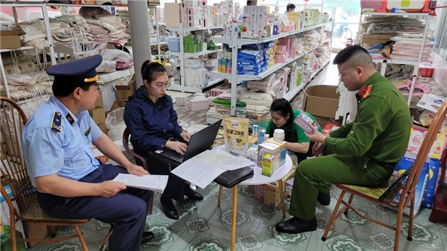 Đội Quản lý thị trường số 6 thực hiện tốt Tháng hành động an toàn thực phẩm năm 2023