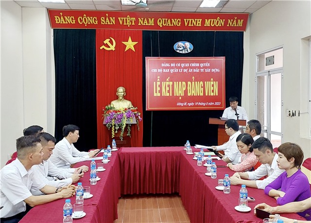 Chi bộ Ban Quản lý Dự án Đầu tư uu888 game kết nạp đảng viên mới đợt 19/5