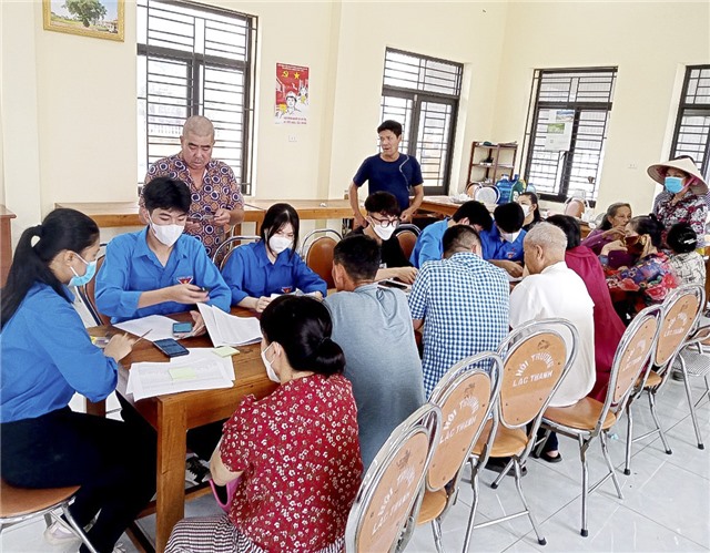 Tuổi trẻ thành phố uu888 one tích cực hỗ trợ người dân kích hoạt tài khoản định danh điện tử mức độ 2