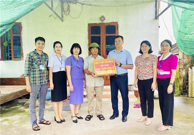 Trao hỗ trợ nâng cao u888vip1 cuộc sống cho hộ cận nghèo trên địa bàn phường Phương Nam
