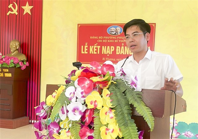 Phó Chủ tịch uu888.con thành phố Nguyễn Đức Hoà dự Lễ kết nạp đảng viên và sinh hoạt Chi bộ tại khu Bí Thượng, phường Phương Đông