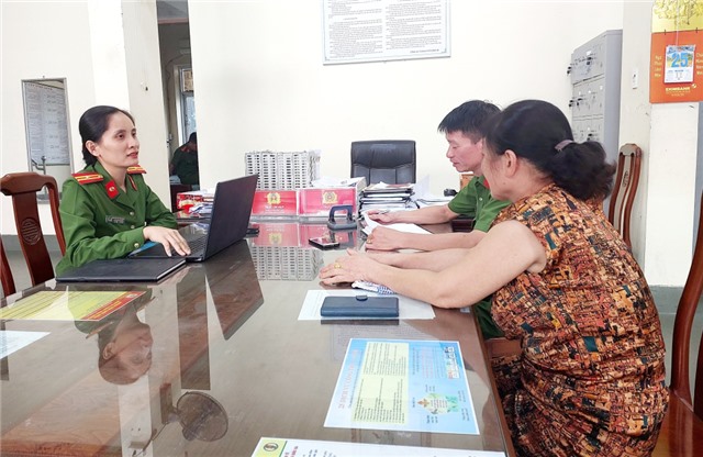 Tác phẩm dự thi Giải Búa liềm vàng uu888 one năm 2023: Nữ cán bộ công an làm theo lời Bác
