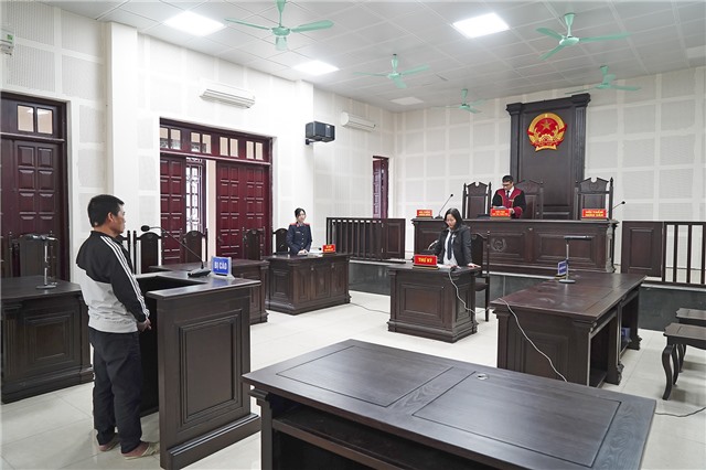 Xét xử công khai vụ án “Tàng trữ hàng cấm” 