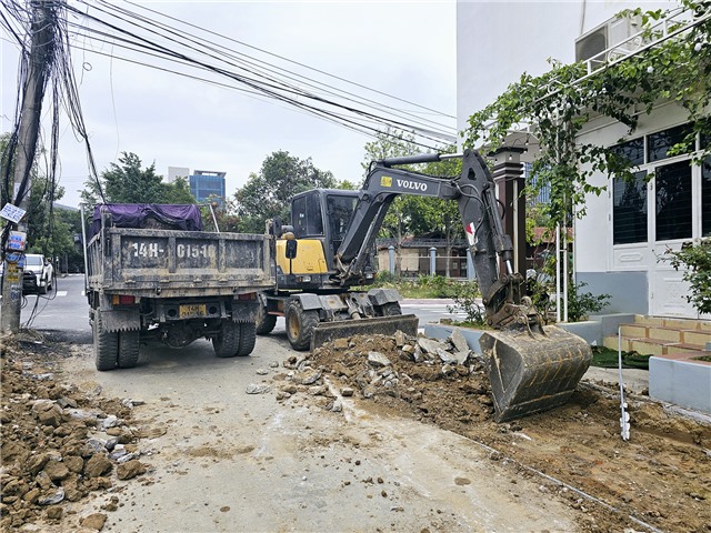 Nhân dân tổ 4, khu Chạp Khê, phường Nam Khê hiến đất làm đường, chung tay chỉnh trang đô thị