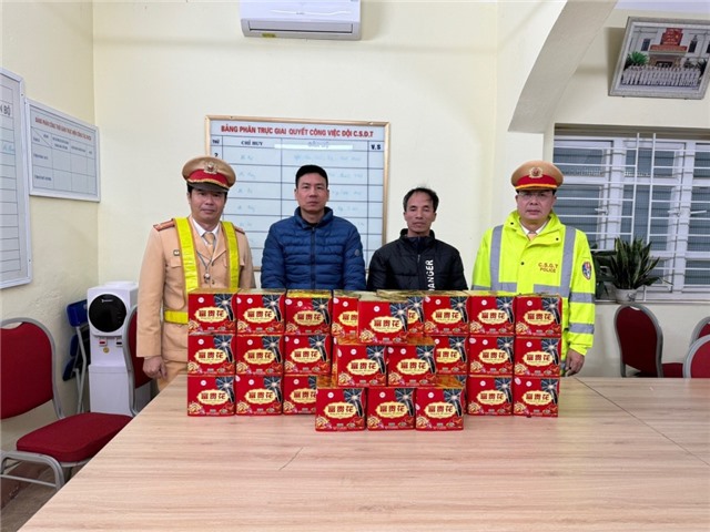 Bắt giữ 2 vụ vận chuyển ma túy và pháo trái phép