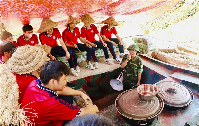 2.000 học sinh học tập, tham quan, trải nghiệm tại Sở chỉ huy diễn tập tác chiến phòng thủ thành phố uu888 one năm 2024