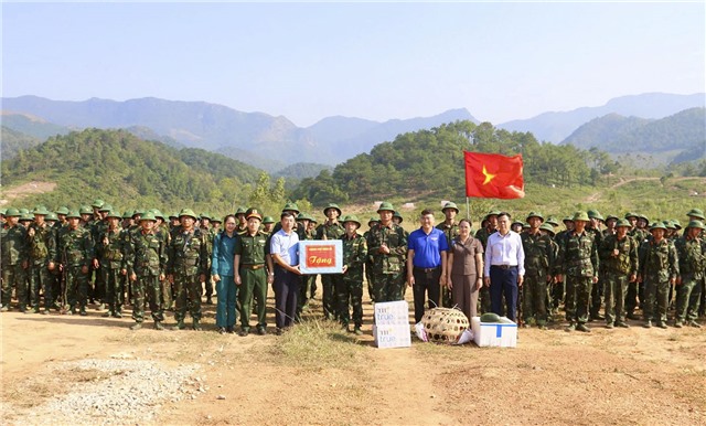 Chủ tịch Uỷ ban MTTQ thành phố thăm, tặng quà các lực lượng tham gia cuộc diễn tập 1 bên 2 cấp tỉnh uu888 one năm 2024