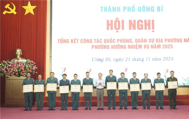 Thành phố tổng kết công tác quốc phòng, quân sự u8888 năm 2024