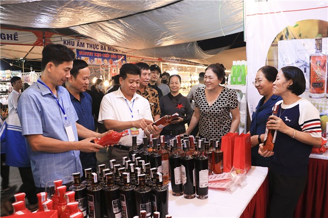 Khai mạc Hội chợ OCOP kết hợp với thương mại thành phố uu888 one năm 2024