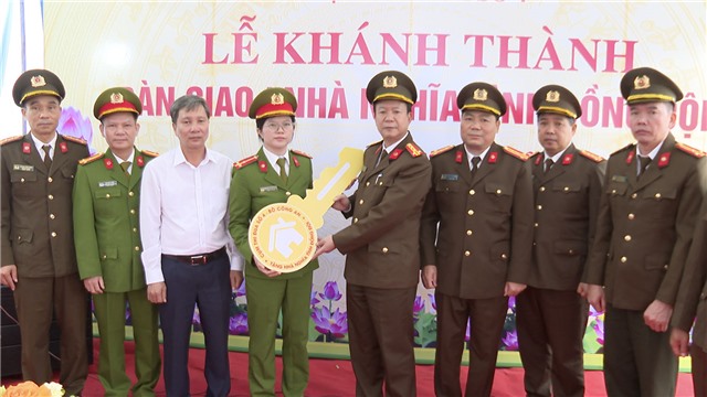 Cụm thi đua số 4 - Bộ Công an khánh thành và bàn giao nhà Nghĩa tình đồng đội tại thành phố uu888 one