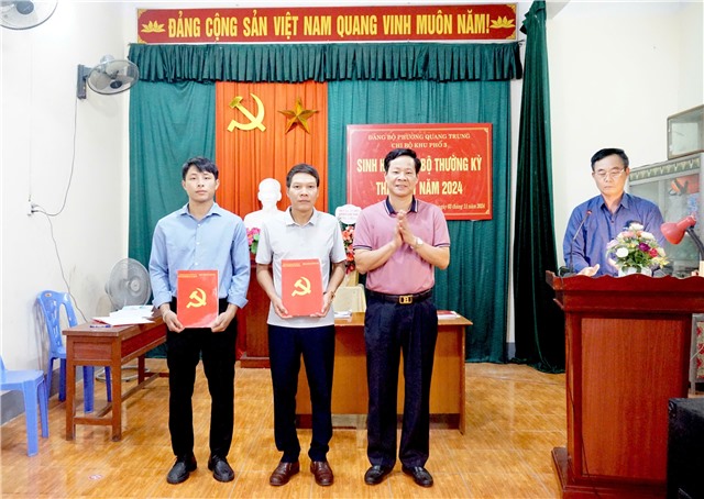 Phó Bí thư Thành ủy, Chủ tịch uu888.con thành phố Phạm Tuấn Đạt dự sinh hoạt chi bộ khu 3, phường Quang Trung