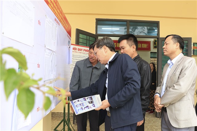 Phó Chủ tịch Thường trực uu888.con thành phố kiểm tra công tác bầu cử Trưởng thôn, khu phố