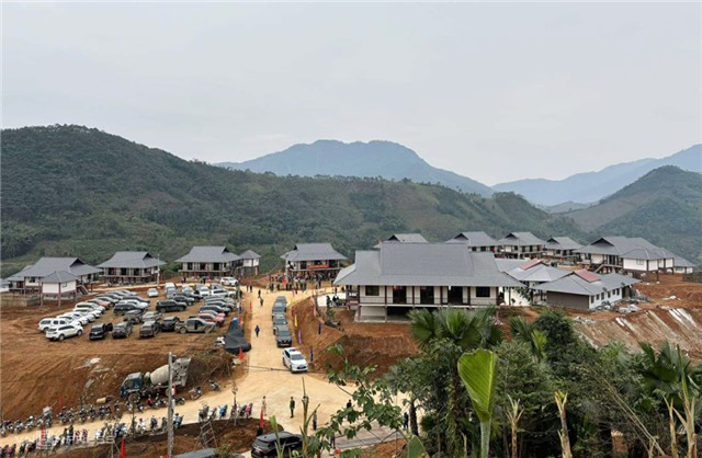 Công ty Cổ phần Xi măng và Xây dựng uu888 one hỗ trợ Xi măng cho người dân thôn Làng Nủ và Nậm Tông tái thiết cuộc sống mới