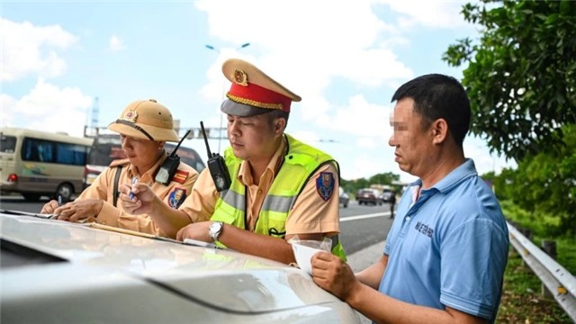 Cao điểm bảo đảm trật tự, an toàn giao thông, trật tự u8888 dịp Tết Nguyên đán Ất Tỵ
