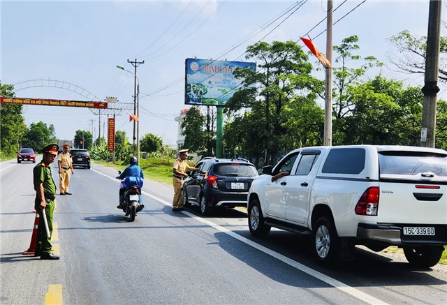 Tiếp tục kiểm tra, xử lý nghiêm các trường hợp vi phạm quy định về an toàn giao thông đường bộ