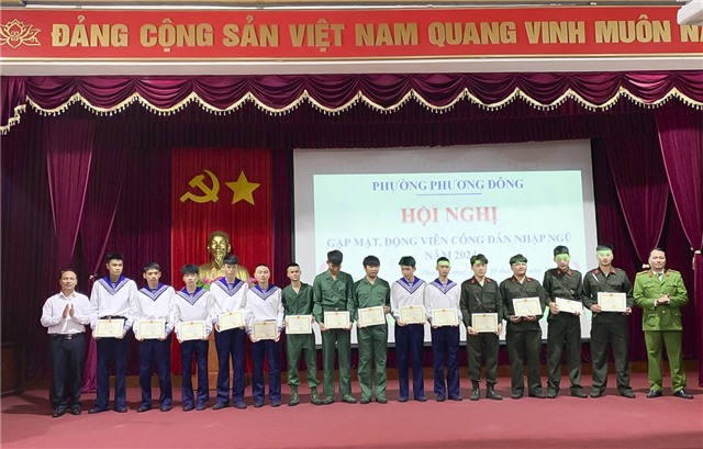 Phường Phương Đông gặp mặt, tặng quà u888c3 nhập ngũ năm 2024