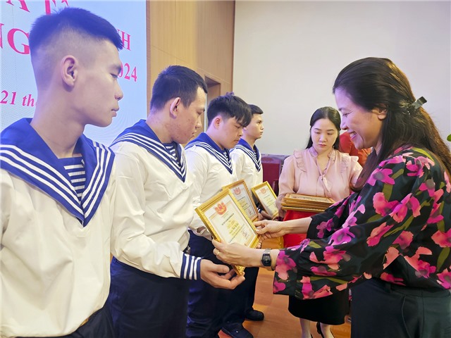 Phường Bắc Sơn gặp mặt, tặng quà tân binh lên đường nhập ngũ năm 2024