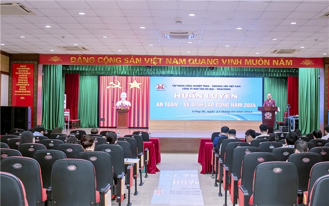 Công ty kho vận Đá Bạc - Vinacomin huấn luyện an toàn, vệ sinh lao động định kỳ cho người lao động thuộc đối tượng nhóm 4