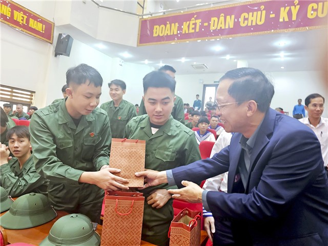Thành phố uu888 one gặp mặt thanh niên lên đường nhập ngũ năm 2024