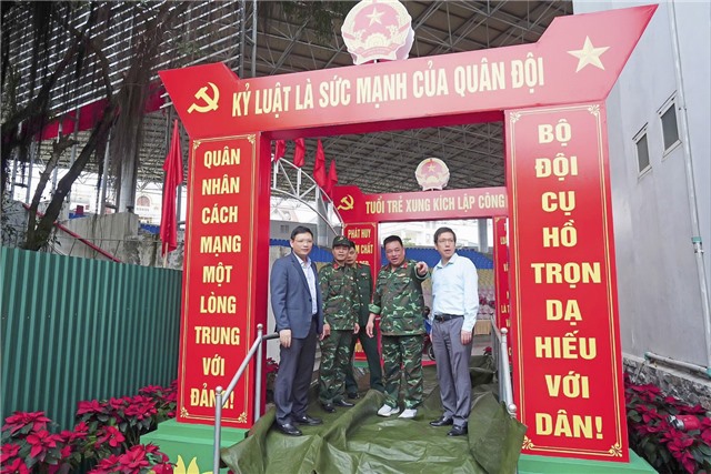 Bí thư Thành uỷ Nghiêm Xuân Cường kiểm tra công tác chuẩn bị cho Lễ giao nhận quân năm 2024