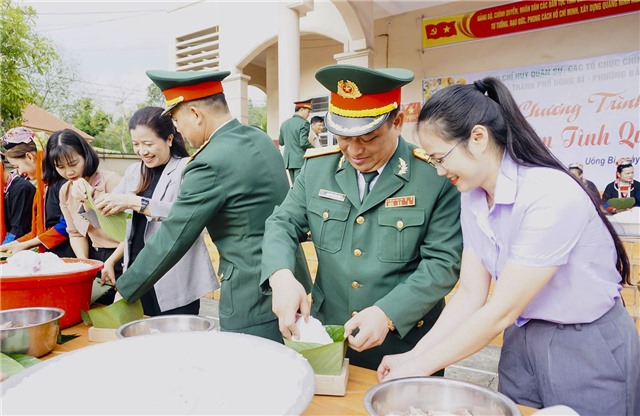 Chương trình “Tết thắm tình quân dân” tại TP uu888 one